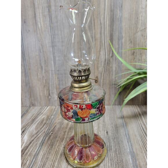 Vintage Small Hand Painted Oil Lamp, Small Hong Kong, Carnival Prize? - Picture 2 of 5